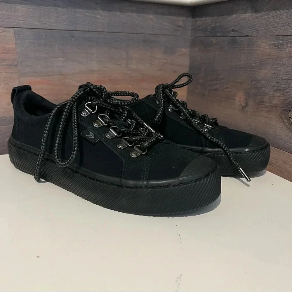 Cariuma OCA Low Speed Hooks All Black Suede Unisex Women’s 5 Men’s 3.5 - Picture 3 of 9